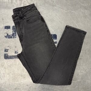 American Eagle Women’s Black High Rise Mom Jean Size 2